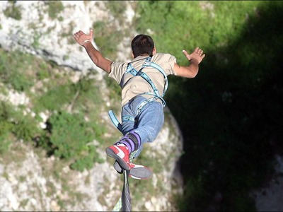 Bungee Jumping from Artuby bridge (182m), in Verdon Bungee Jumping from Artuby bridge (182m), in Verdon